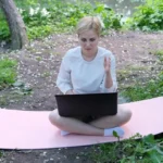 10 nietypowych sposobów na relaks w domu po pracy umysłowej