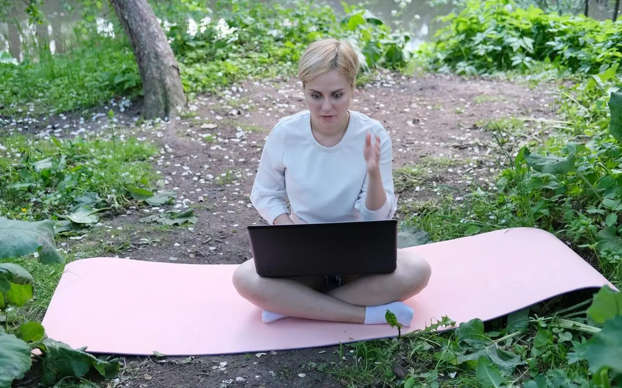 10 nietypowych sposobów na relaks w domu po pracy umysłowej