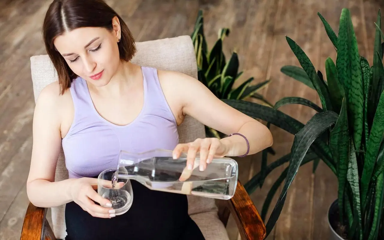 Jak poprawić koncentrację bez kofeiny – naturalne sposoby dla studentów i pracowników biurowych